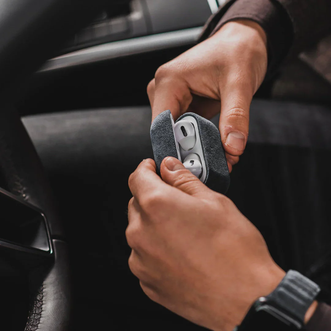 Alcanside | Airpods (4th Generation) Alcantara Case | Space Grey - Image 3