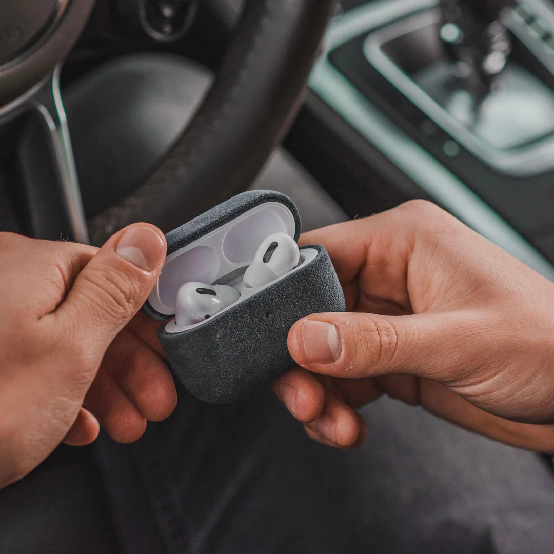 Alcanside | Airpods (4th Generation) Alcantara Case | Space Grey - Image 4