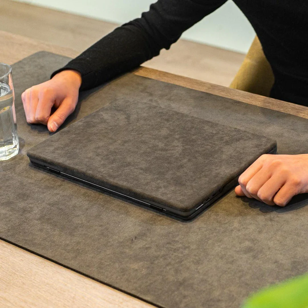 Alcanside | Macbook Pro & Pro Max 16" (2021-2025) Alcantara Cover | Space Grey - Image 6